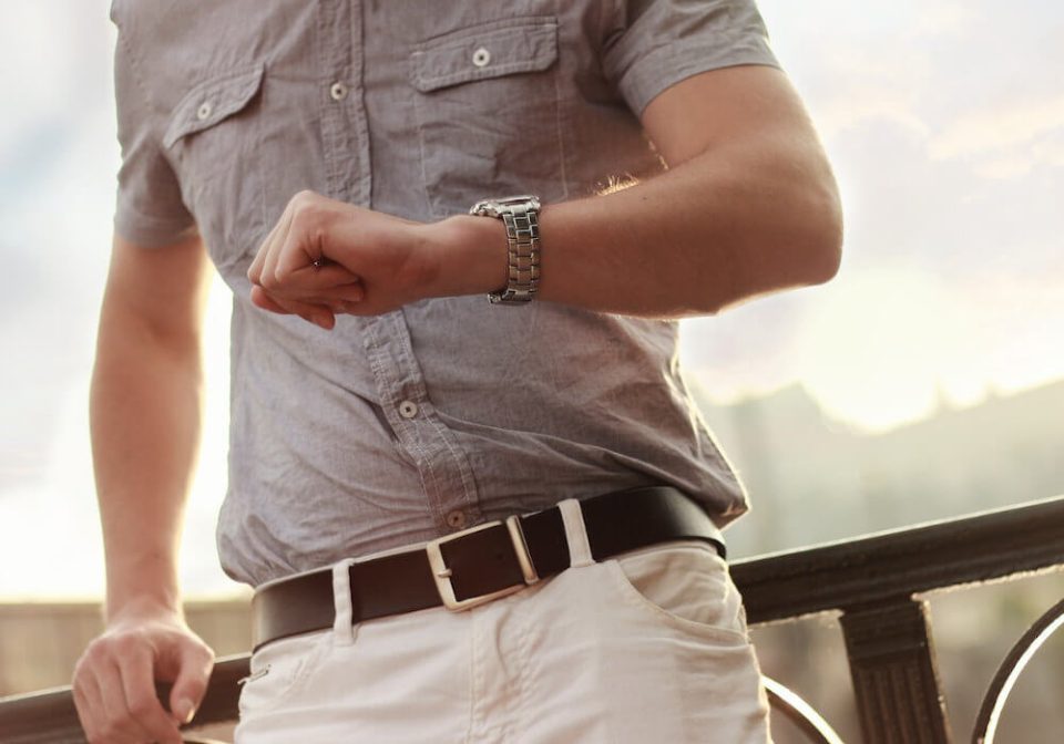 En que mano se lleva el reloj